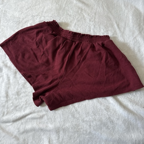 Aero Ribbed Pull-On Shorts in Deep Burgundy - Picture 2 of 2